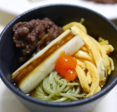 お好みの具材を添えて